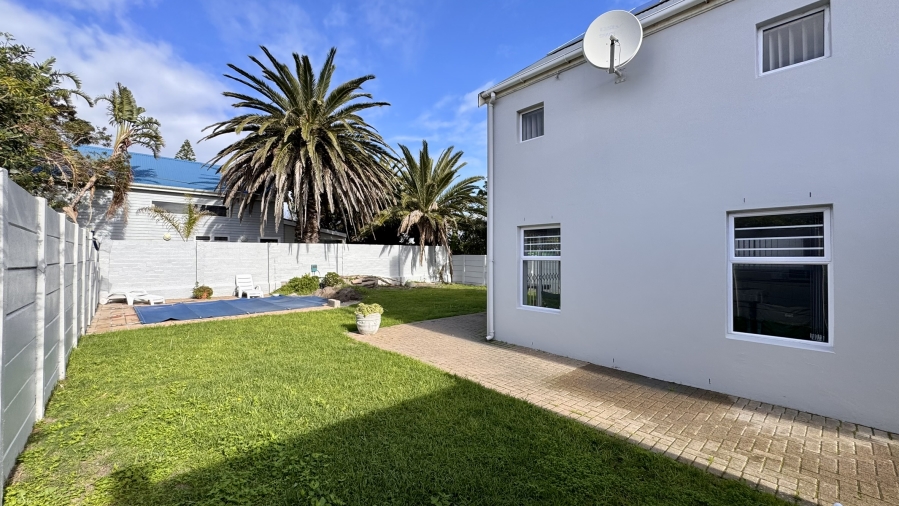 To Let 3 Bedroom Property for Rent in Kommetjie Western Cape